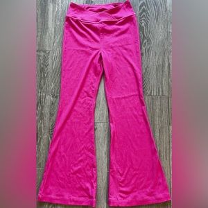 Fabletics Mid waisted Cross over Flare pant